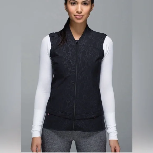 Lululemon Light Speed Vest – Desert Snake Embossed Black, Size 4 - Picture 1 of 5